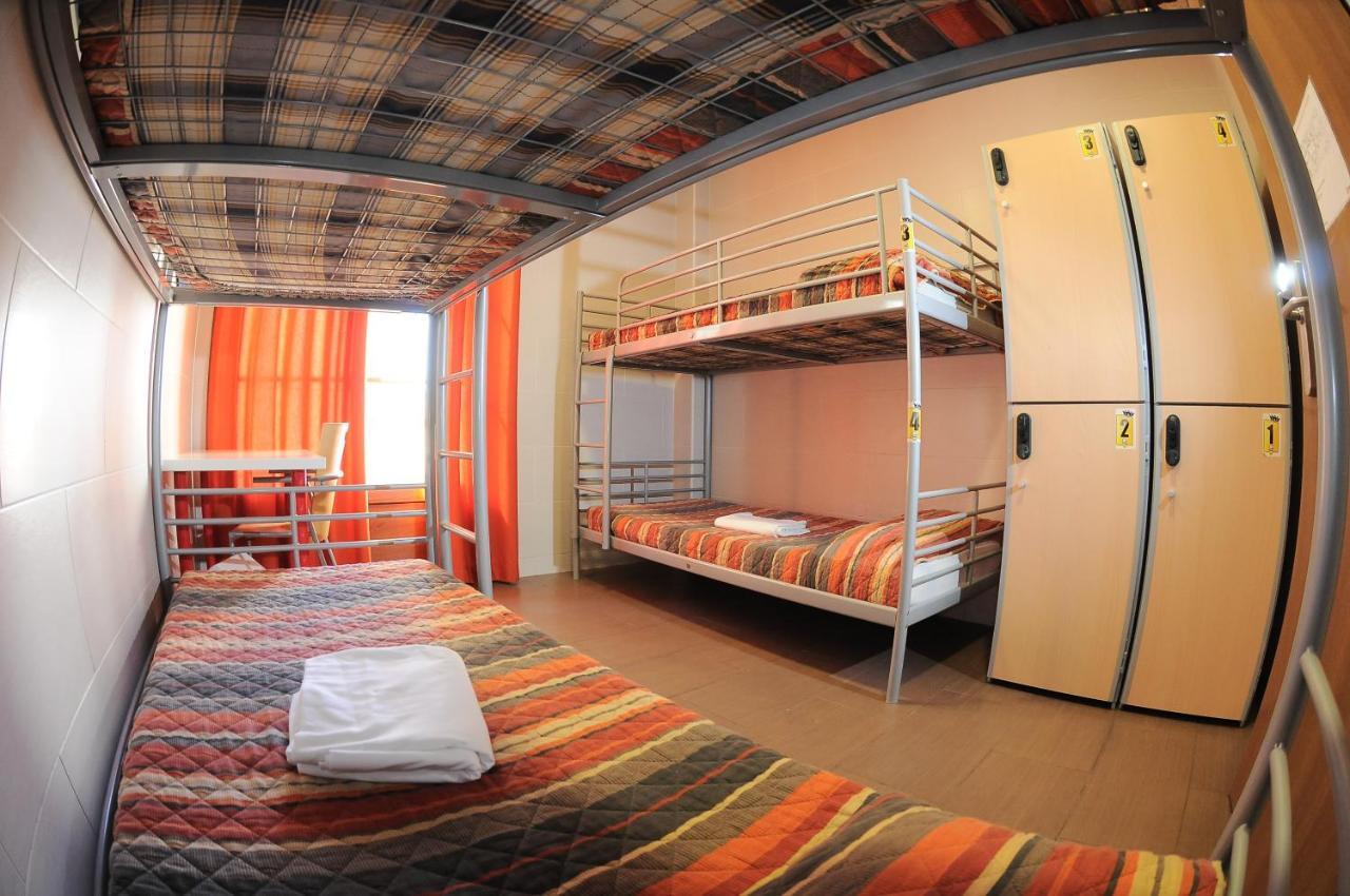 Be Zaragoza Hostel Room photo